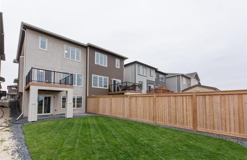 Fort Gary House | Lakeview walkout suite - private Entrance