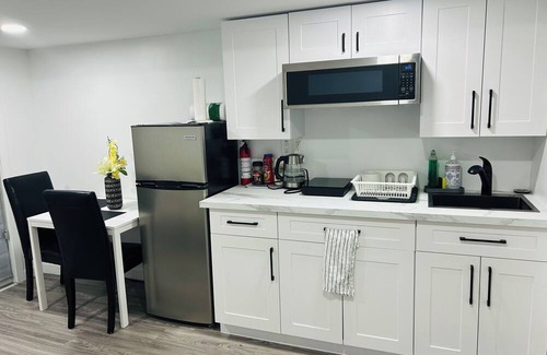 Fort Gary House | Lakeview walkout suite - private Entrance