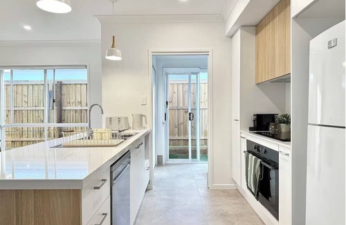 Brisbane House | Nature at Your Doorstep – New House, Easy Vibes