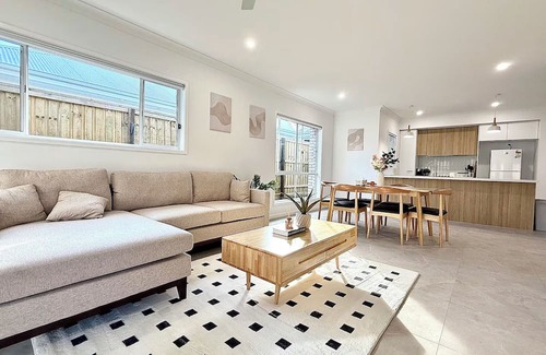 Brisbane House | Nature at Your Doorstep – New House, Easy Vibes