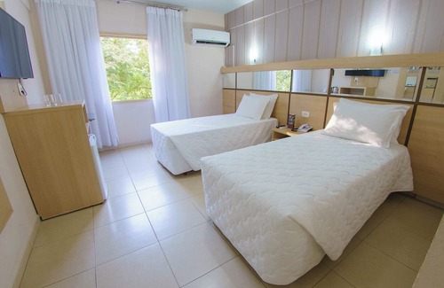 Foz do Iguacu City Centre Hotel | Bright & Modern Twin Room Near Itaipu Dam and Three Borders Landmark