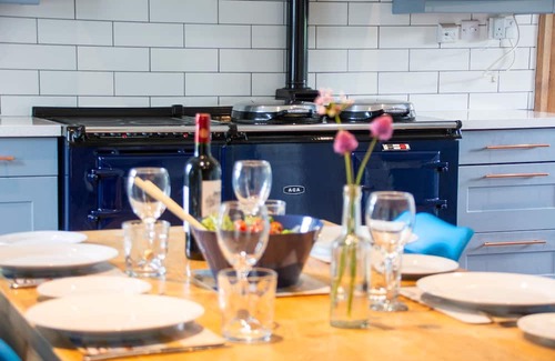 Bryngwran Cottage | Gamekeepers Cottage - sleeps 4 guests in 2 bedrooms