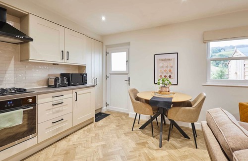 Holmbridge House | Host & Stay | Holmfirth Hideaway