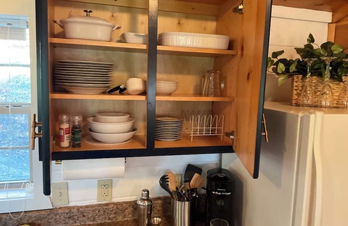 Burdett Cottage | Cliff’s Edge Cottage Lakeview - Tranquil 2 Acre Escape Overlooking Seneca Lake