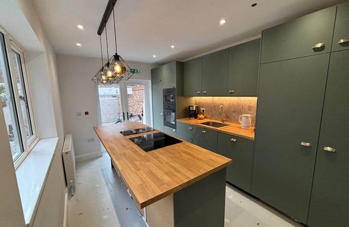 Bootle House | R5 - Spacious Loft Ensuite Room near Liverpool