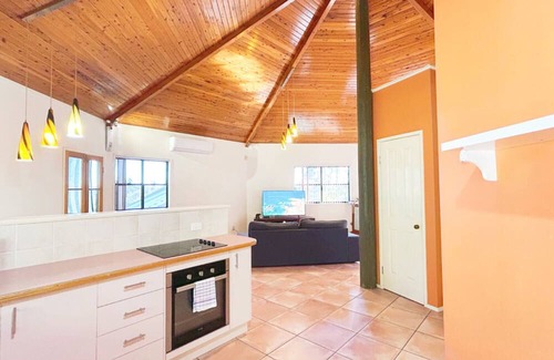 Cornubia House | Tropical escape in central location/Entire house