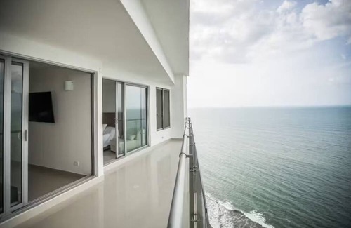 Marbella Apartment | 26th floor apartment with a fantastic ocean front view