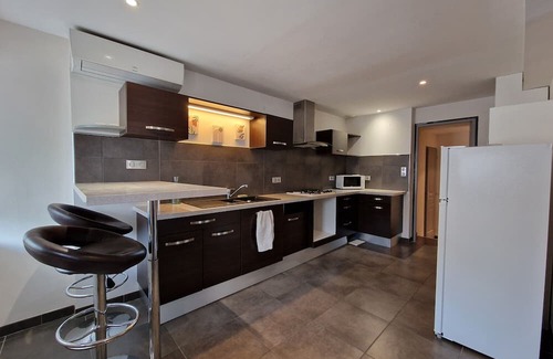 Montolieu Apartment | Apartment 'La Glycine' with Wi-Fi and Air Conditioning