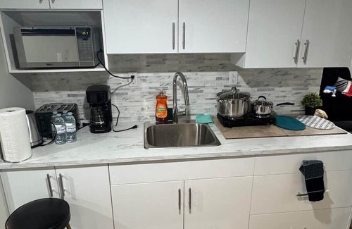 Transcona House | Cozy 3-Bedroom Basement Suite with Private Entrance