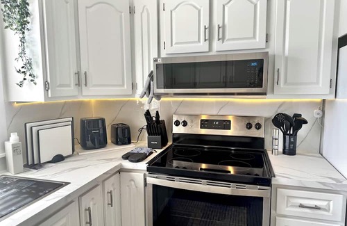 Sydney Apartment | Modern 2BR Haven Near Hospital & Minutes to Shop