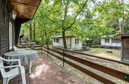 Quitzdorf am See House | Bungalow '15 - Finnhütte' with Private Terrace and Shared Garden