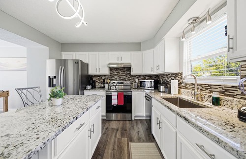 Hilliard House | Spacious 4-BR Retreat w/Game Room + BBQ Patio