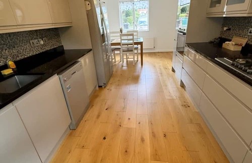 Woodberry Down Apartment | Spacious 3-Bedroom House w/Garden & 2 Parking