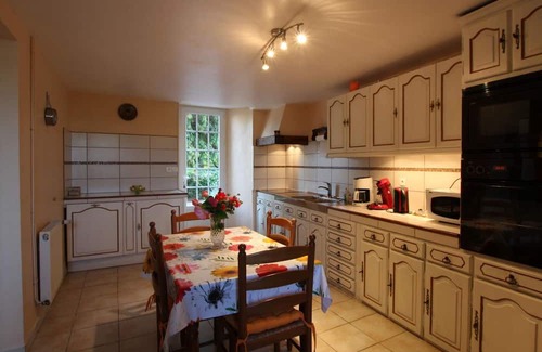 La Haye-Bellefond Cottage | Cottage by the Castle, near river, pets allowed, internet