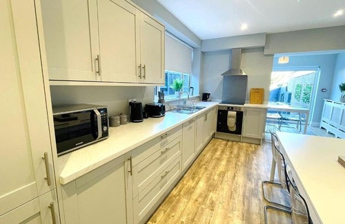 Gorleston-on-Sea House | Coral House - Exquisite 7 Bedroom Property