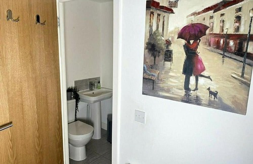 Killingbeck House | Igloo Magnolia "Genie" En-suite Room | Breakfast | Free Parking