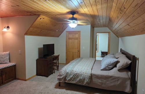 Piedmont Cabin | Sleeps 10-12, 47 Secluded Acres, Private Lodge Style Home Near Clearwater Lake