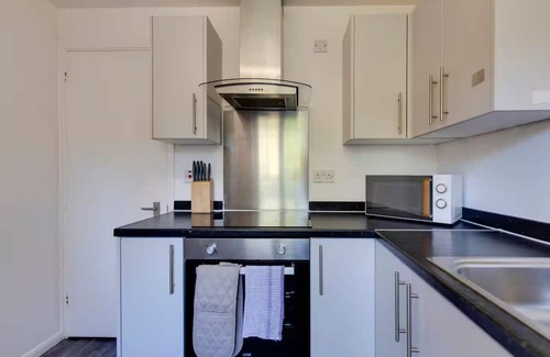 Cherry Hinton Apartment | Pass the Keys | Ground Floor Apartment with Free Parking