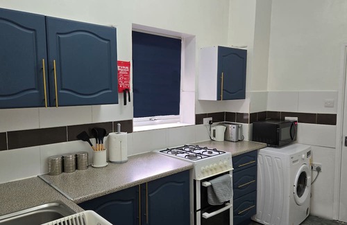 Bury House | Entire House | Free Parking | Central Location | Insurance & Contractors Welcome