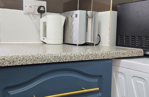 Bury House | Entire House | Free Parking | Central Location | Insurance & Contractors Welcome