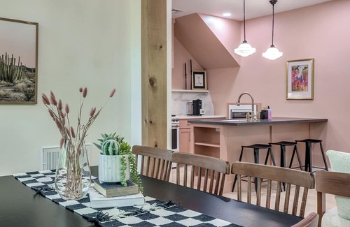 Wheatland House | Dolly's Den at Selah- 3 bed 2 bath Sleeps 7