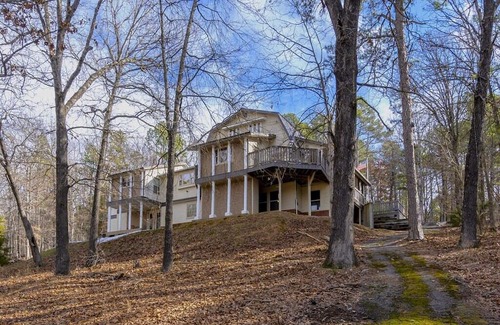Kansas House | The Sand trap Hideaway