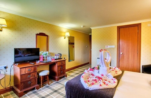 Tyndrum Hotel | Highland Getaway with On-Site Dining, Scenic Gardens & National Park Access