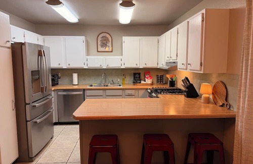Farmington House | 3-bedroom house in fabulous Farmington with big backyard for hosting