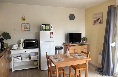 Eugenie-les-Bains Apartment | 400 meters from the thermal baths, lovely, quiet studio with balcony not overlooked.