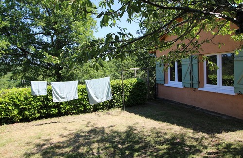 Cenac-et-Saint-Julien Apartment | Gîte Campagne - Gîte for 4 people with terrace and swimming pool 10km from Sarlat