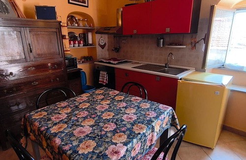 Lacedonia Apartment | Holiday Home 'La Casa Arancione' with Balcony