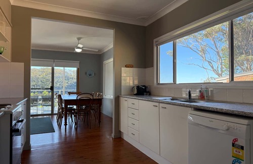 Malua Bay House | Malua Bay Waterfront Cottage | Pet Friendly & WiFi