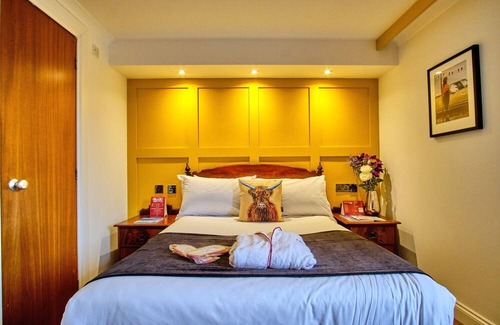 Tyndrum Hotel | Peaceful Highland Escape with Garden Views and Mountain Backdrop