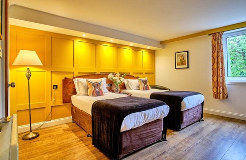 Tyndrum Hotel | Relaxing Highland Getaway + Breakfast, Pool Table, Table Tennis & Nature Walks