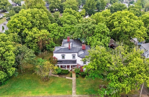 Nicholasville House | Saltwater pool, hot tub, and trampoline ! 4 beds! Baby crib!