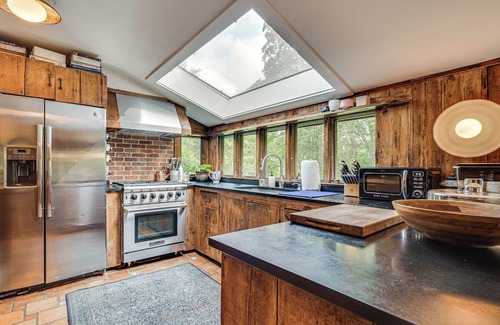 Bedford House | Bedford Retreat: 15 Mi to Long Island Sound