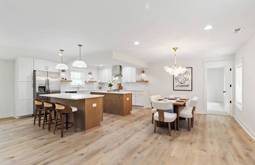 Louisburg House | Elegant Retreat for 12 in Louisburg