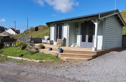 Struan Cabin | CROFTERS CABIN, centrally located, modern & cosy cabin on the Isle of Skye