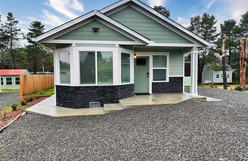 Grayland House | The Whalern“Walk to the beach”