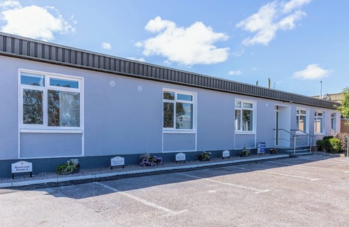 Tramore Apartment | Enjoy a stay at the scenic Tramore Golf Club in one of our Burrows Lodge guest suites.
