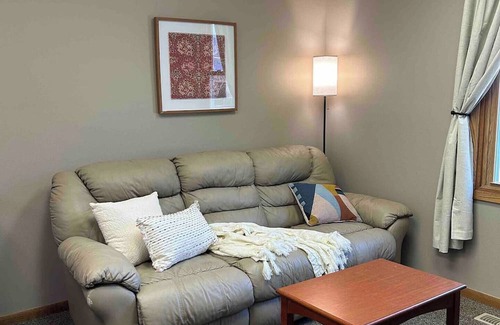 West Union Apartment | 2-bedroom apartment in Downtown West Union, IA