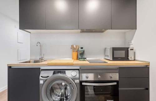 San Sebastian de los Reyes Apartment | Exclusivo apartamento con terraza privada, piscina, gimnasio y coworking en Madrid