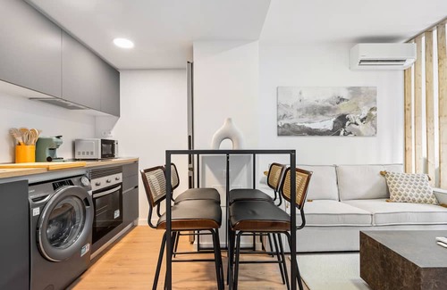 San Sebastian de los Reyes Apartment | Exclusivo apartamento con terraza privada, piscina, gimnasio y coworking en Madrid