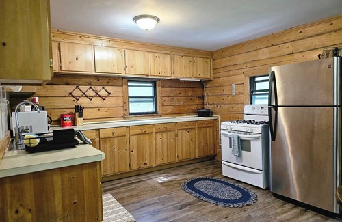 Kenny Lake Cabin | Spruce House: 8 Bedroom Family Cabin