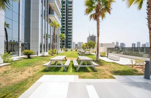 Al Majaz Apartment | Luxury Studio JVC Open View