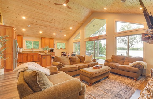 Siren Cabin | Boat Dock, BBQ & Fireside Fun: Clam Lake Cabin