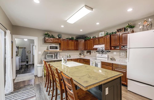 West Liberty House | Walkable Group Getaway w/Bikes in West Liberty!