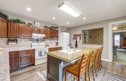 West Liberty House | Walkable Group Getaway w/Bikes in West Liberty!