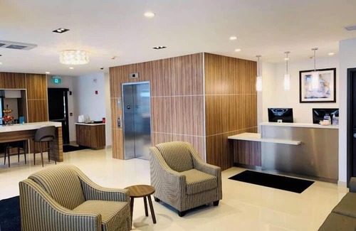 Northeast Mississauga Apartment | Hotel Chandni Victoria - King Room Disability Access