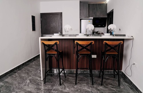 Douala Apartment | Appartement deux chambres Lit King-Size avec Balcon à Douala